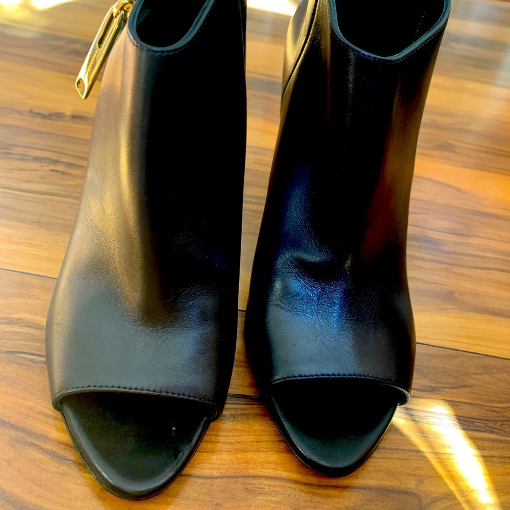 Burberry open ties booties